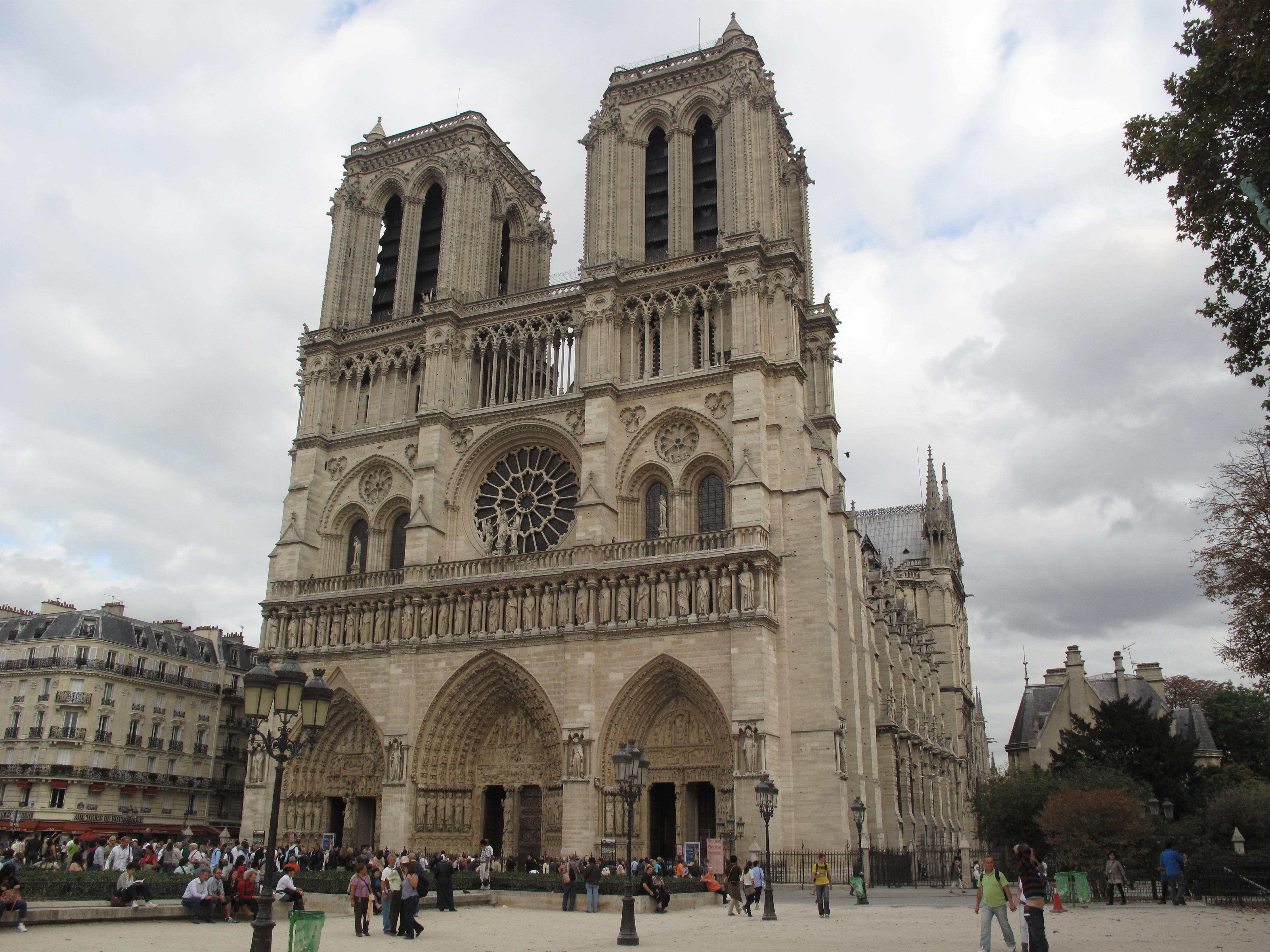 1555463494129891.jpg 巴黎圣母院.jpg